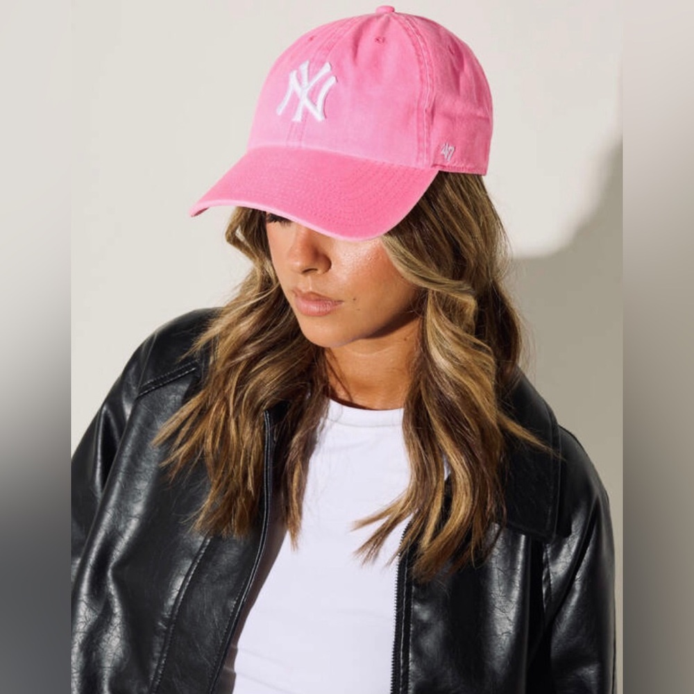 47 Brand New York Yankees Pink Clean Up Dad Hat